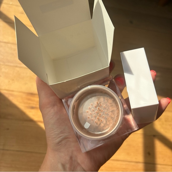 Jaclyn x Robin Powder Move Loose Setting 9.8 g New in Box! - Picture 3 of 4